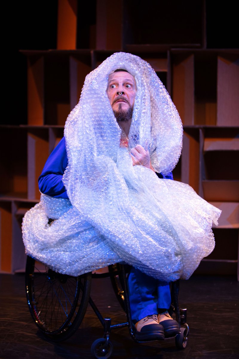 NottsLibraries's tweet image. Our February half-term theatre tour of Boxed In starts tomorrow at Worksop and Retford Libraries!  🤩

This playful new show by @DarylAndCo &amp;amp; @HalfMoon_Theatre is about (mis)understanding the rules for ages 3 - 6. 

Tickets from £4: bit.ly/47yeSv6