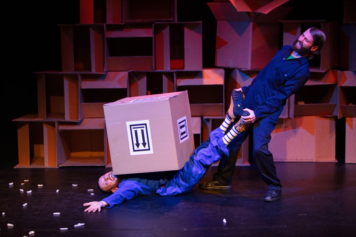 NottsLibraries's tweet image. Our February half-term theatre tour of Boxed In starts tomorrow at Worksop and Retford Libraries!  🤩

This playful new show by @DarylAndCo &amp;amp; @HalfMoon_Theatre is about (mis)understanding the rules for ages 3 - 6. 

Tickets from £4: bit.ly/47yeSv6