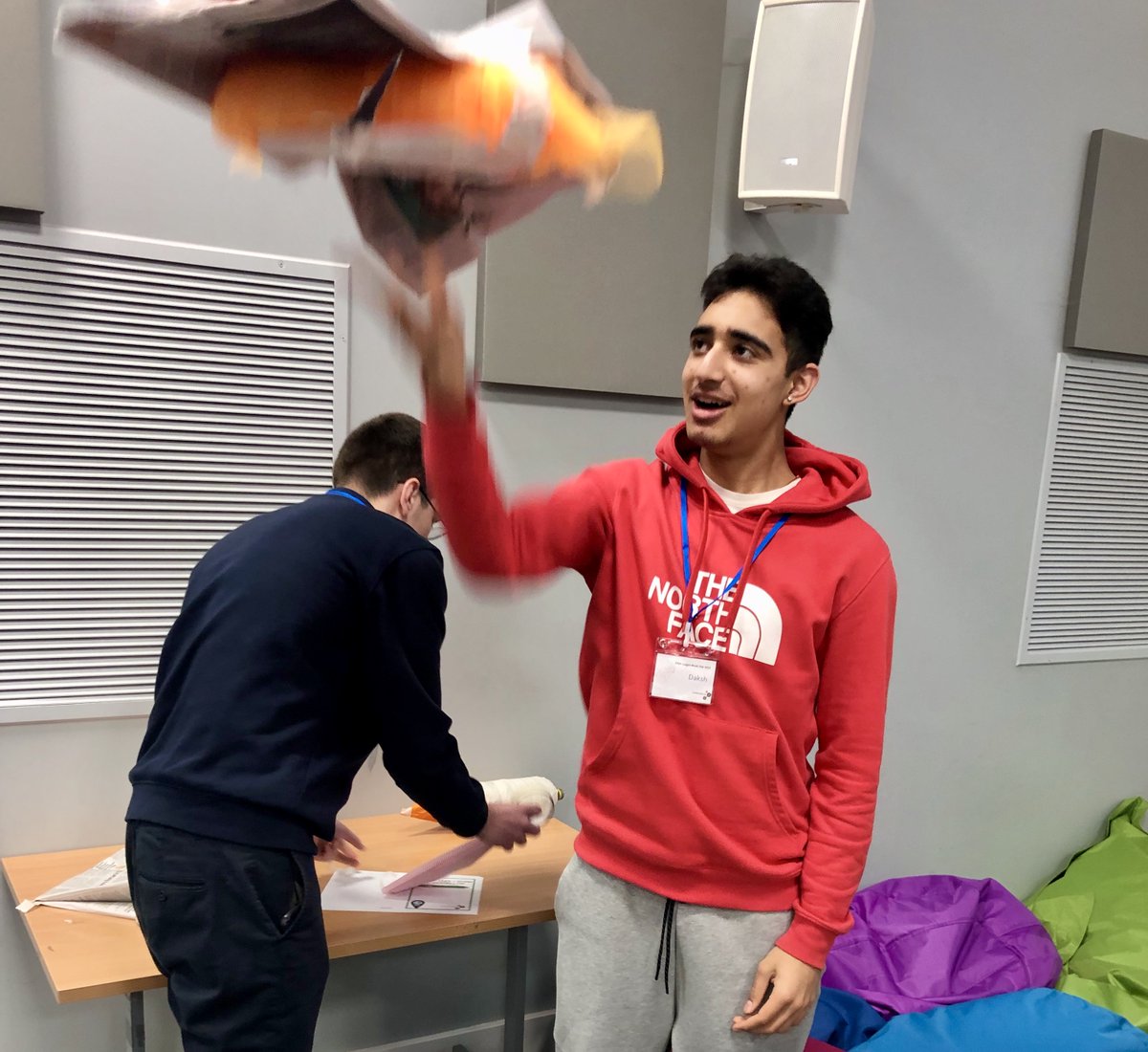 scienceoxford's tweet photo. Collaboration, communication, teamwork, problem solving during the #EggDropChallenge this #STEMInsightWeek! 
#STEMSkills #STEMCareers https://t.co/iTQQxZ6iMM