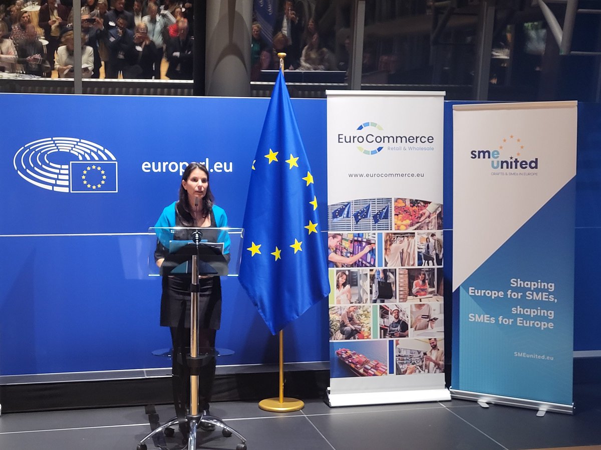 SMEunited's tweet photo. @Mdlabajova @AngelikaWinzig @BusinessEurope @f_lesache @Eurochambres @EuroCommerce @JCHerrenschmidt @CDelberghe @VCWillems SecGen @VCWillems at the European Parliament #SMEIntergroup looks ahead: Let SMEs drive the transition - skills challenge, simple and predictable regulations and providing finance to invest in future. Think SMEs first and act accordingly! https://t.co/4ZipgykzGB