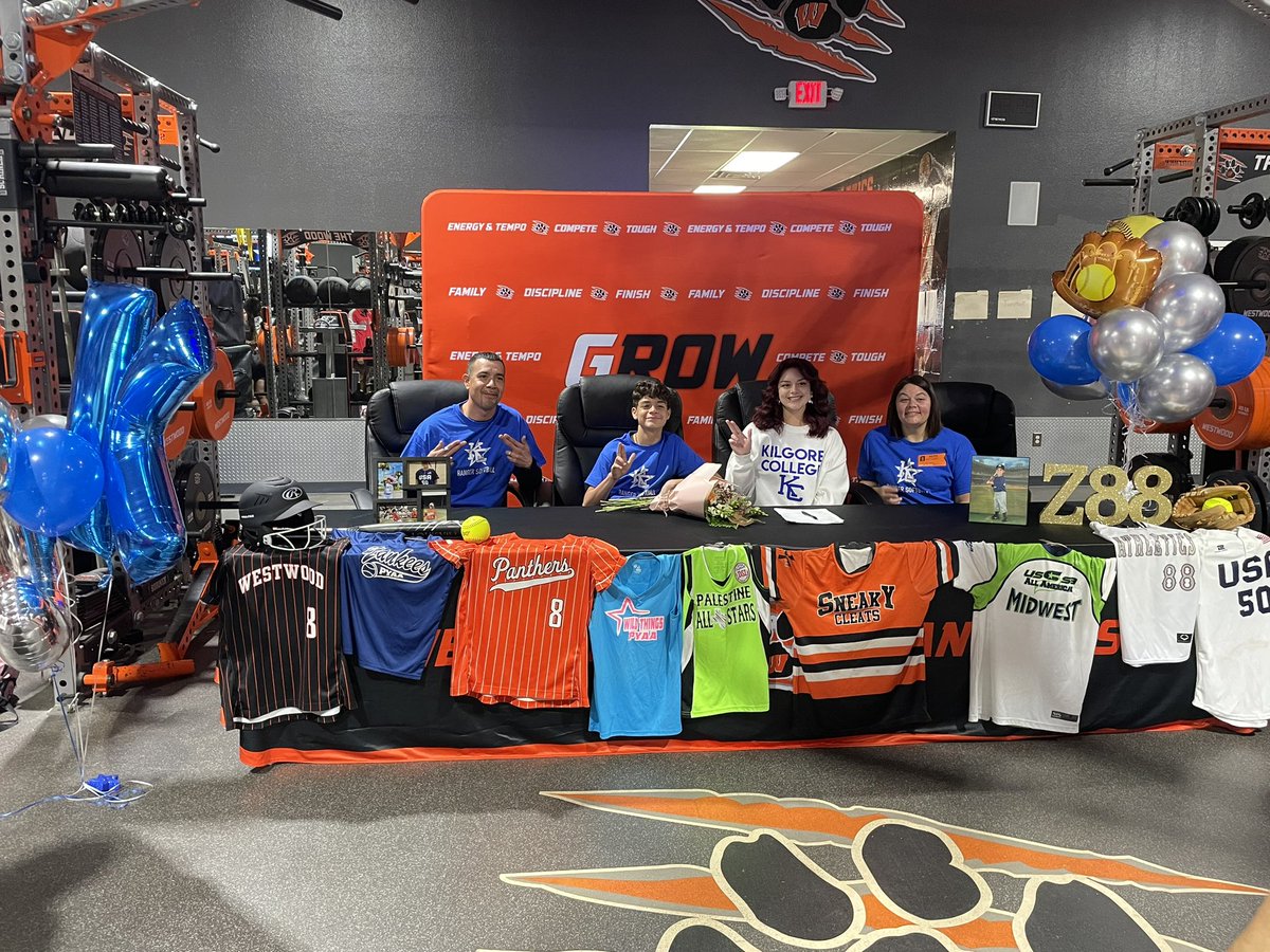 Congratulations to senior Zaylean Gonzalez on signing to play softball at Kilgore College!✍🏼🐾🥎 @WestwoodDNA @zaylean88