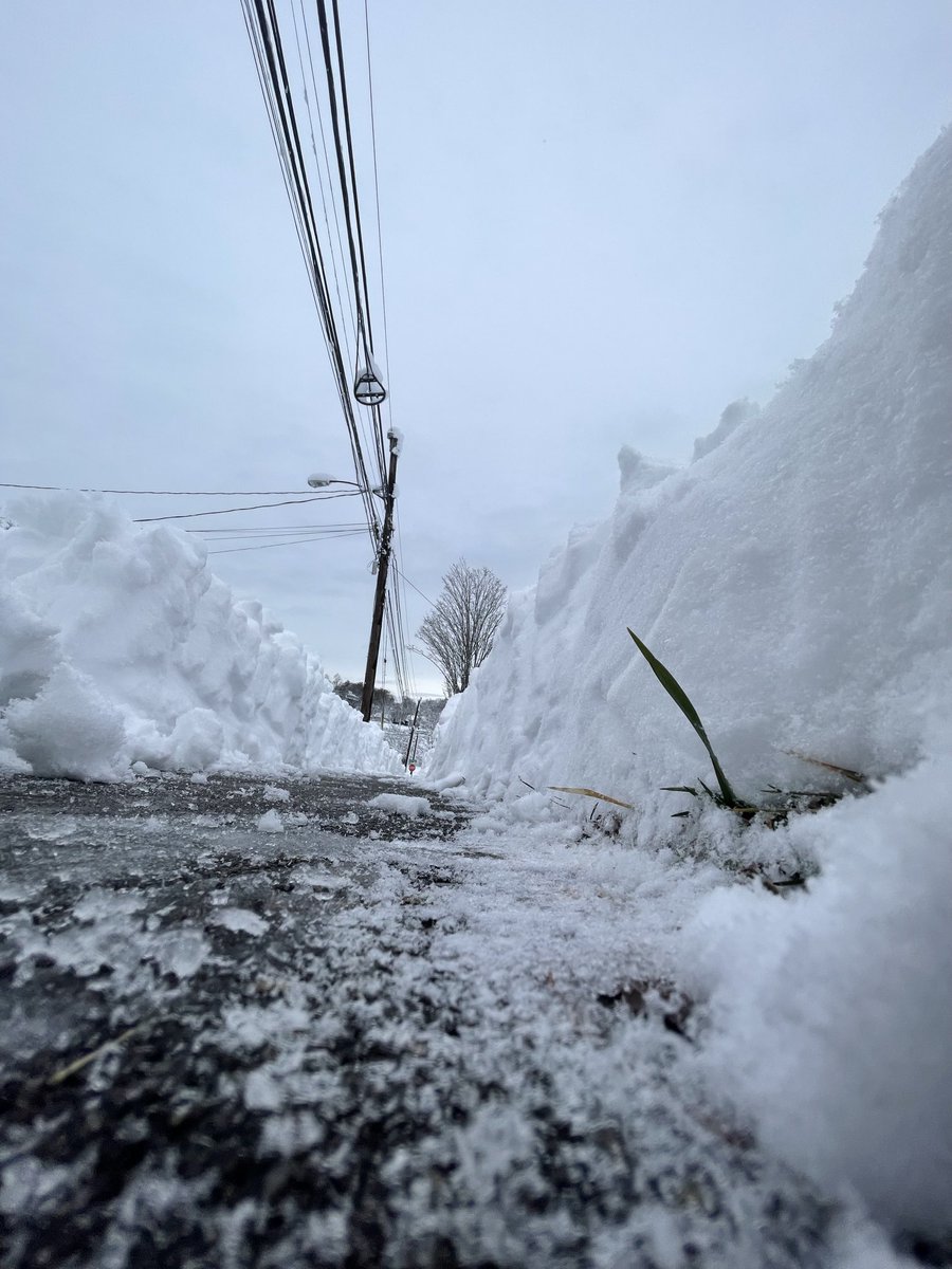 OfficiallyRandy's tweet image. ⁦@SluggoDoug⁩ Current views in CT with #FirstWave in the earbuds.  #snowblowerbroke 🤦🏼‍♂️