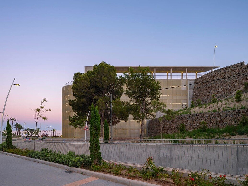 🏗️Benidorm no son solo rascacielos... La ciudad alicantina está materializando una batería de proyectos de menor escala de un nivel muy bueno.

Peatonalizaciones, equipamientos, aparcamientos...

📍Benidorm
🗨️urbanity.one/t/benidorm-pro…