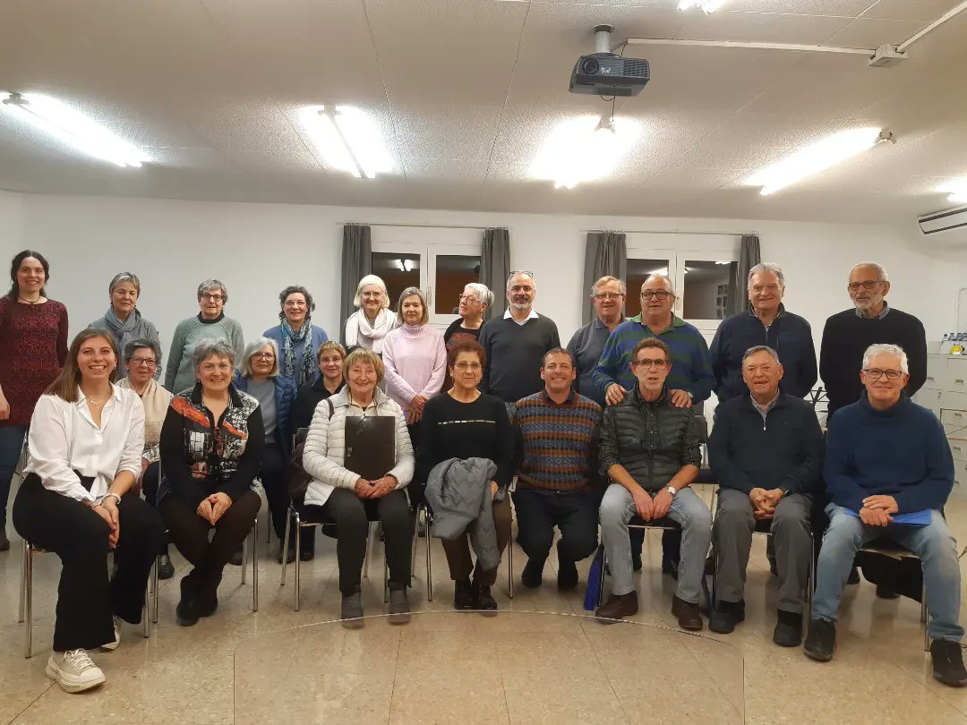 eswertia's tweet photo. Ahir vam tenir el plaer d'aprendre de la logopeda Anna Giralt, que ens va impartir una masterclass molt interessant. 🗣🎶

Moltes gràcies @giiralt99 per tot el que ens vas explicar. Esperem repertir l'experiència aviat. 😁🙏

Salut! 🌺
#Eswèrtia #CECB #Masterclass #AnnaGiralt https://t.co/x1mTw0xitF