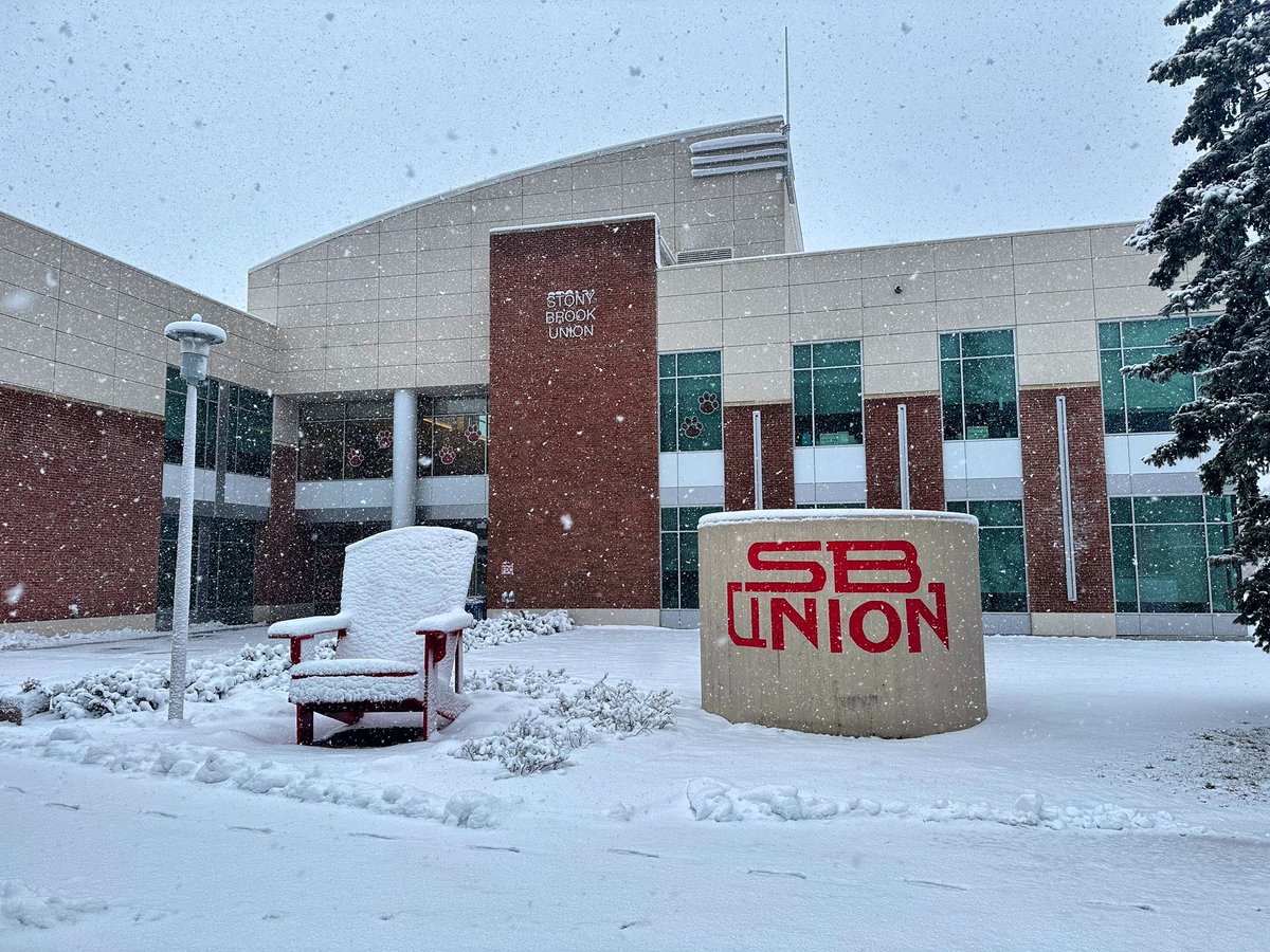 stonybrooku's tweet photo. First snow day on campus in 2 years! ❄️ https://t.co/xz3Wz6h59w