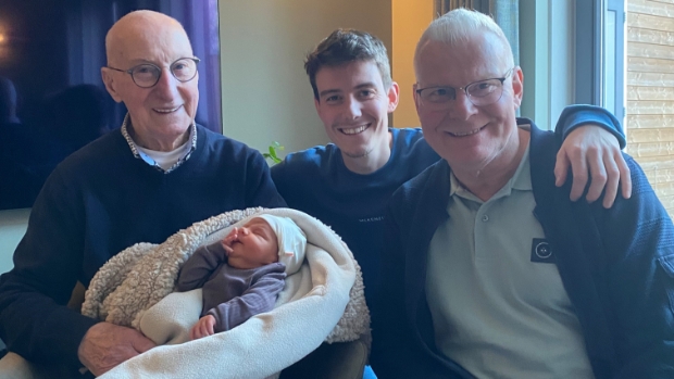 weekbladdeurne's tweet photo. Vier generaties op de foto -  https://t.co/buxQLpML3h https://t.co/dCi4mTTj2K