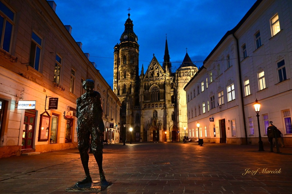 kosicednes's tweet image. Prechádzka večerným mestom. 😍

📸 Jozef Mareček

#kosicednes #kosice instagr.am/p/C3TAWQtMycX/