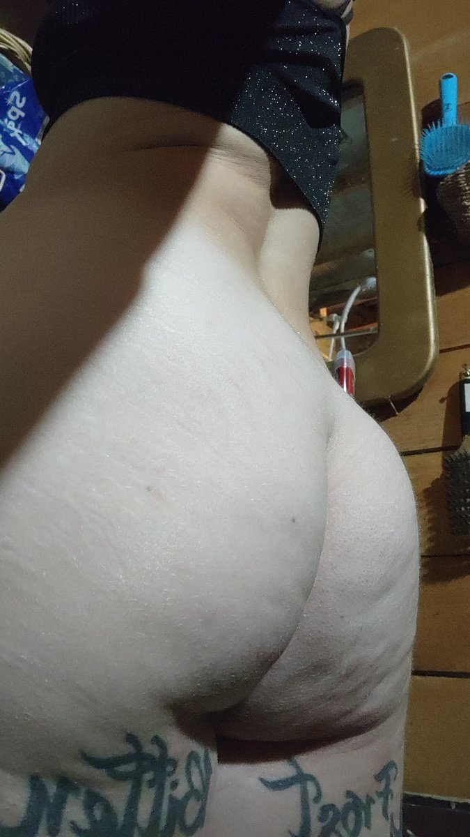 QueenFrostBFet's tweet photo. The ass vs the bagged shit.
💩 Queenfrostbitten fetish 💩 https://t.co/u2M2j3amrj