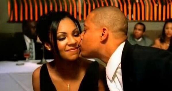 elmusicfeelings's tweet photo. #MFstory Il y a 22 ans, #Ashanti sortait son tube "Foolish". Le titre qui sample "Stay with Me" de Debarge, ou encore le remix du "One More Chance" de Notorious B.I.G. C'est la 19e chanson la plus vendue des 2000's. Il gagnera le prix du meilleur single R&B/Soul aux Soul Train Music Award.
👉 L'écoutez vous encore?
https://t.co/vqWP8Xqv7f