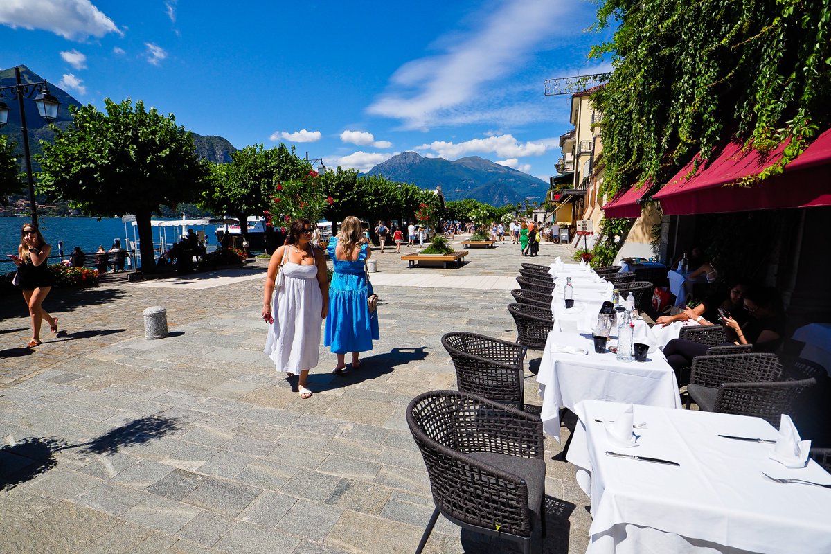RevistaEV's tweet photo. #Bellagio, en el Lago di #Como, destaca por su gran ubicación, en la separación de los dos brazos en forma de "y" invertida que dibuja el lago, por sus calles de adoquines, villas, hoteles y paseo junto a sus aguas.

https://t.co/Ohp8sXuuU5 https://t.co/5w1l8TuLzX