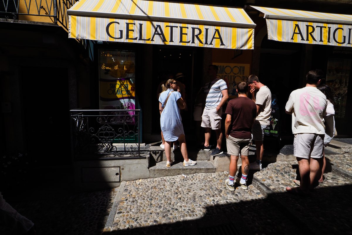 RevistaEV's tweet photo. #Bellagio, en el Lago di #Como, destaca por su gran ubicación, en la separación de los dos brazos en forma de "y" invertida que dibuja el lago, por sus calles de adoquines, villas, hoteles y paseo junto a sus aguas.

https://t.co/Ohp8sXuuU5 https://t.co/5w1l8TuLzX
