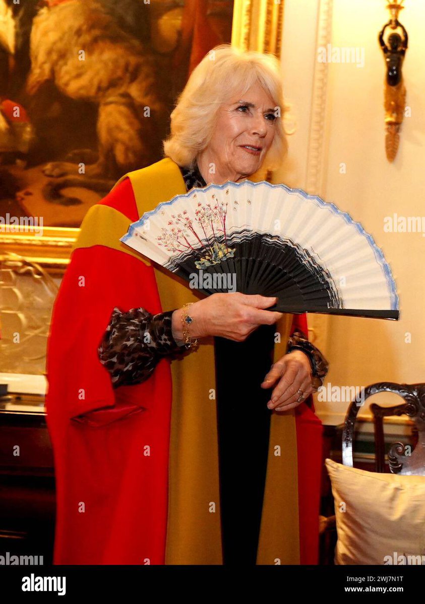 Cathy57600977's tweet image. I really like the fan they presented to the Queen.