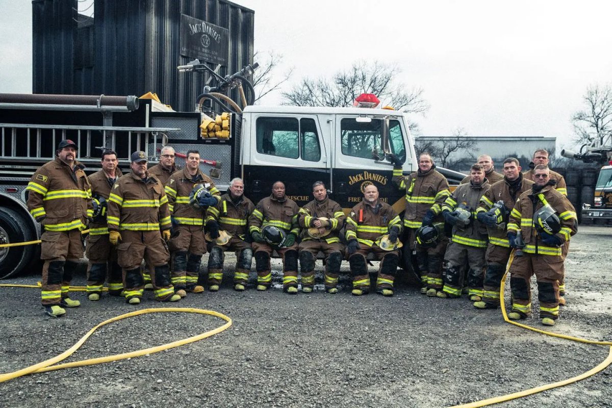 ¿Conoces el Cuerpo de Bomberos de <a href="/JackDaniels_US/">Jack Daniel's</a>?

Se trata de un servicio voluntario, creado en 1930 y compuesto íntegramente por empleados de la destilería. 

Dan cobertura 24/7 a la destilería y a la ciudad de Lynchburg (Tennessee), donde está ubicada.