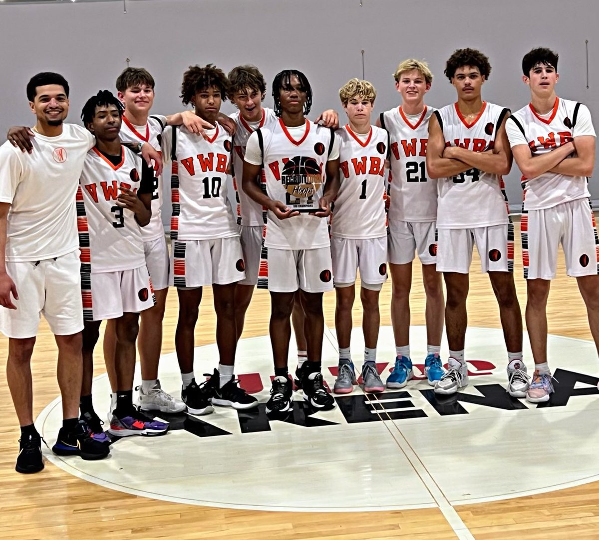 AMB2Live's tweet image. Come be apart of a FAMILY that will love you, push you , and develop you !! #VWBA @vicwilli @CoachT_3 @mattgore1234 🏀🏀🏀