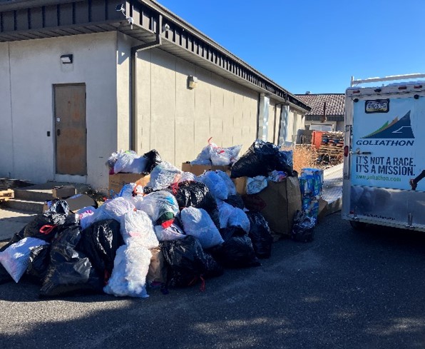 Jason Boggs and the Fellowship Bible Church in Sewell made a huge impact with 2 trailers of clothing for the needy at the Mission. A heartfelt thanks to Jason and his congregation for their generous efforts! #FellowshipBibleChurch #GivingBack