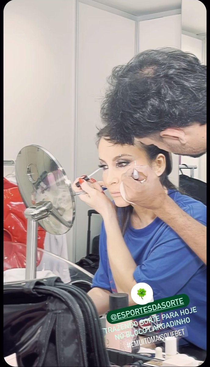 Henriquemagan's tweet photo. E Claudia Leitte vem de VERMELHO para entregar tudo no seu último dia de Bloco Largadinho! ❤️
#Carnaval2024 #ClaudiaLeitte #OCarnavalDaMinhaVida #blocolargadinho #largadinho #Salvador #Bahia #carnaval #bloquinho #trioeletrico https://t.co/zLl8I5b5YG