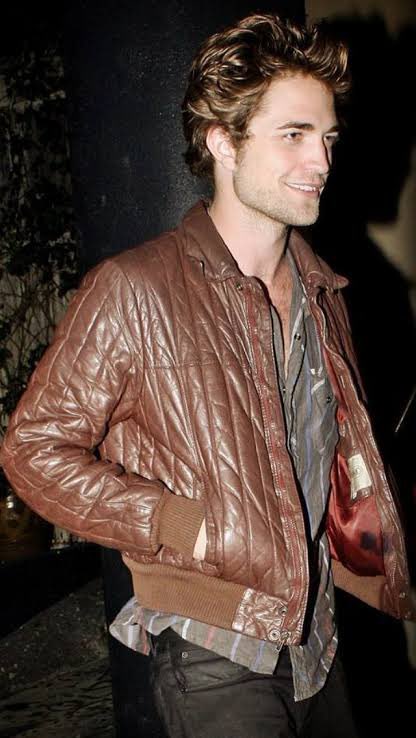 Seeing Rob in that green jacket reminded me of his old brown bubble jacket #goldenoldie #RobertPattinson