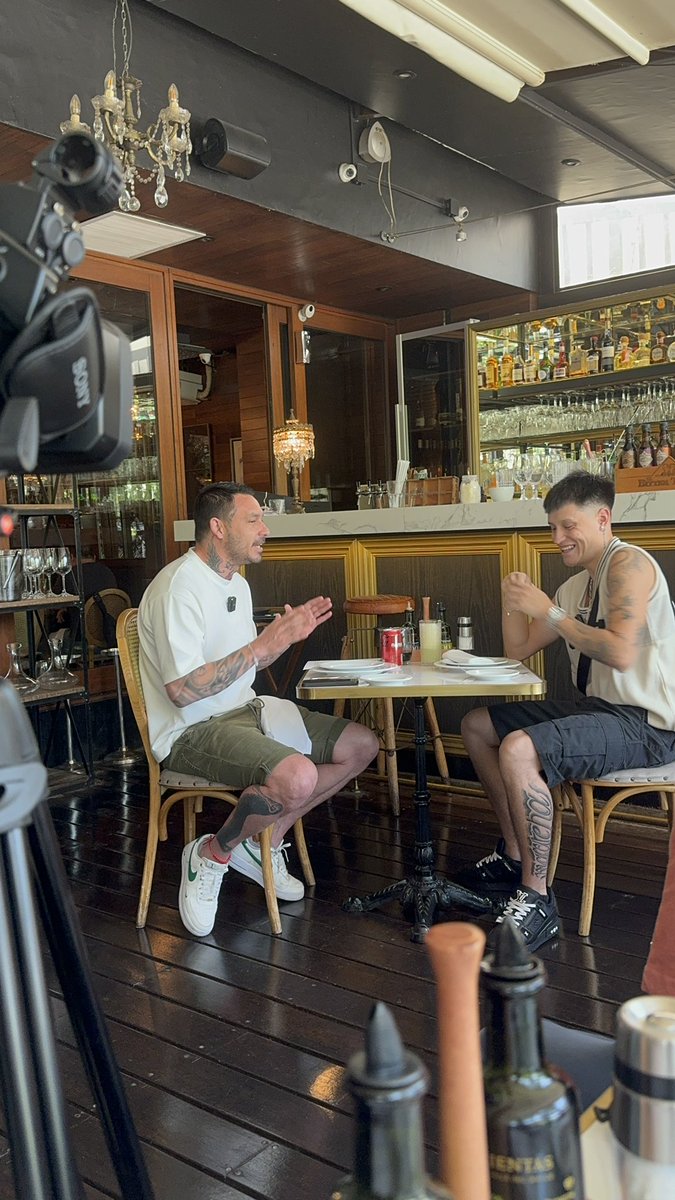 vine a comer y termine siendo entrevistado por pinilla wtf jsjsj