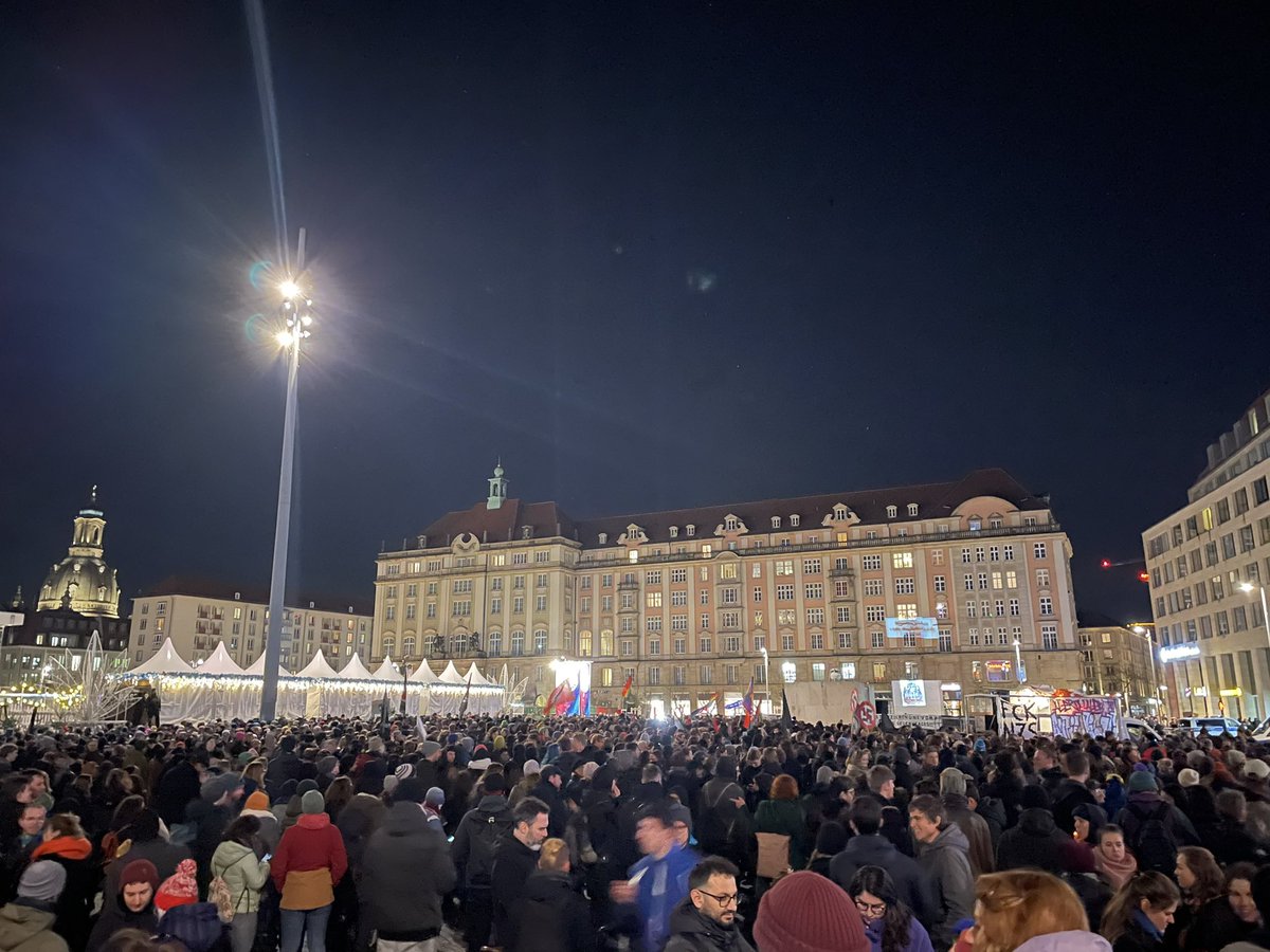 jakobspringfeld's tweet photo. Wie jedes Jahr versucht die extrem-rechte Szene um den 13. Februar, dem Tag der Bombardierung von #Dresden, den deutschen Opfermythos zu füttern. Doch wie schon Samstag, gibt‘s auch heute stabilen antifaschistischen Gegenprotest. Tausende trotzen AfD, Freien Sachsen &amp; Co! #DD1302 https://t.co/FV2gWPbxsx