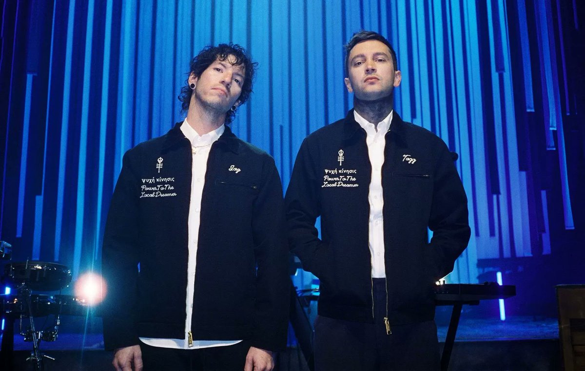 StrifeMagazine's tweet photo. twenty one pilots might be releasing new music soon.
Details:
https://t.co/R6p5D4haOJ https://t.co/7Fh40ts8pR