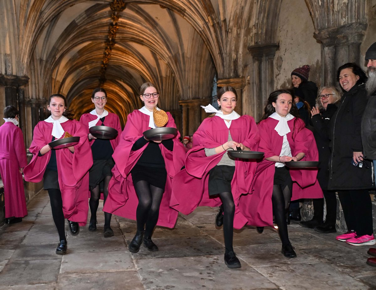 Norwich Cathedral tweet media