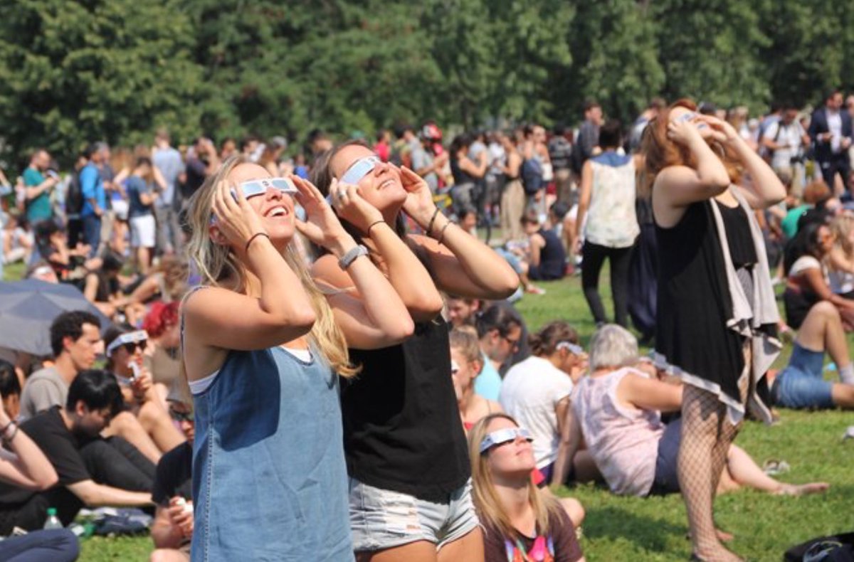 .<a href="/TSIMcGill/">Trottier Space Institute at McGill</a> is organizing a series of activities running from February to April 2024, culminating in an #Eclipse Fair and Viewing Party on the #McGill campus. 

(Photo: eclipse viewing on #McGill campus in 2017)
tsi.mcgill.ca/index.php?page…