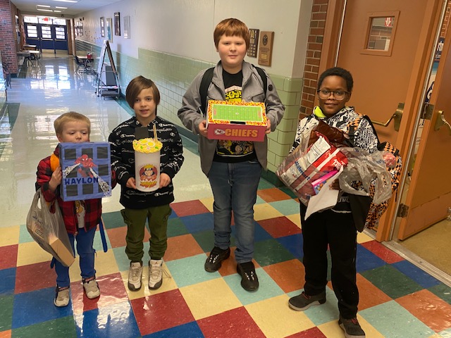 KCPS_Hartman's tweet photo. Excellent job on the Valentine's Day boxes! @kcpublicschools https://t.co/Y677BU5et5