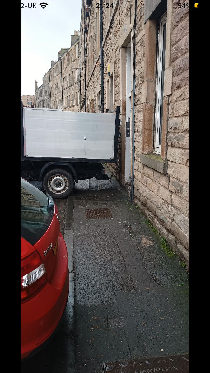 The worst pavement overhang ever???

(Milton Street?)