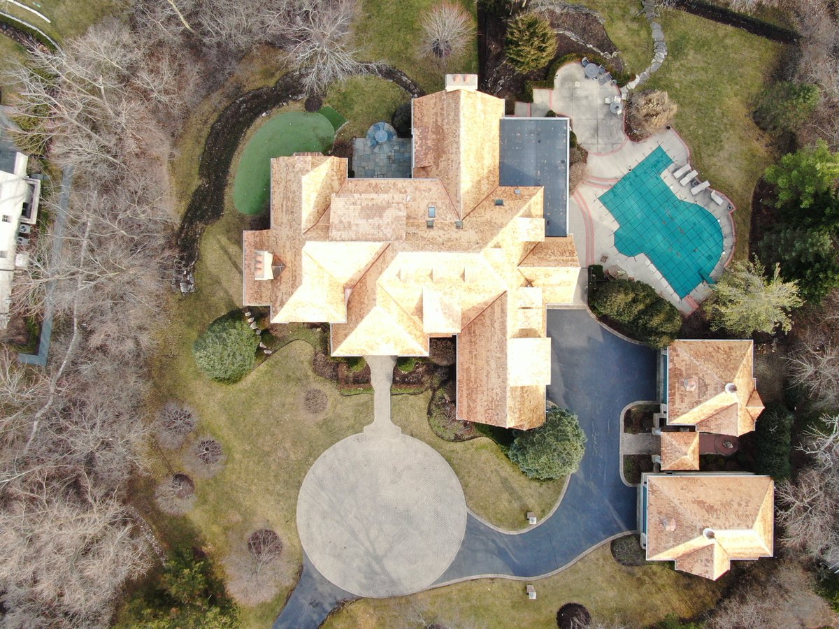 ShakeGuys's tweet photo. Shake Guys guided this Northbrook family through their Roofing Journey, helping them Discover their Roof's natural potential with a Cedar Shake Roof Replacement! Incredible Job Team!π
#ShakeGuys #roofing #CedarShake #cedarshakeroof #newroofinstallation #newroofing #Northbrookil https://t.co/jWTt8p1Yms