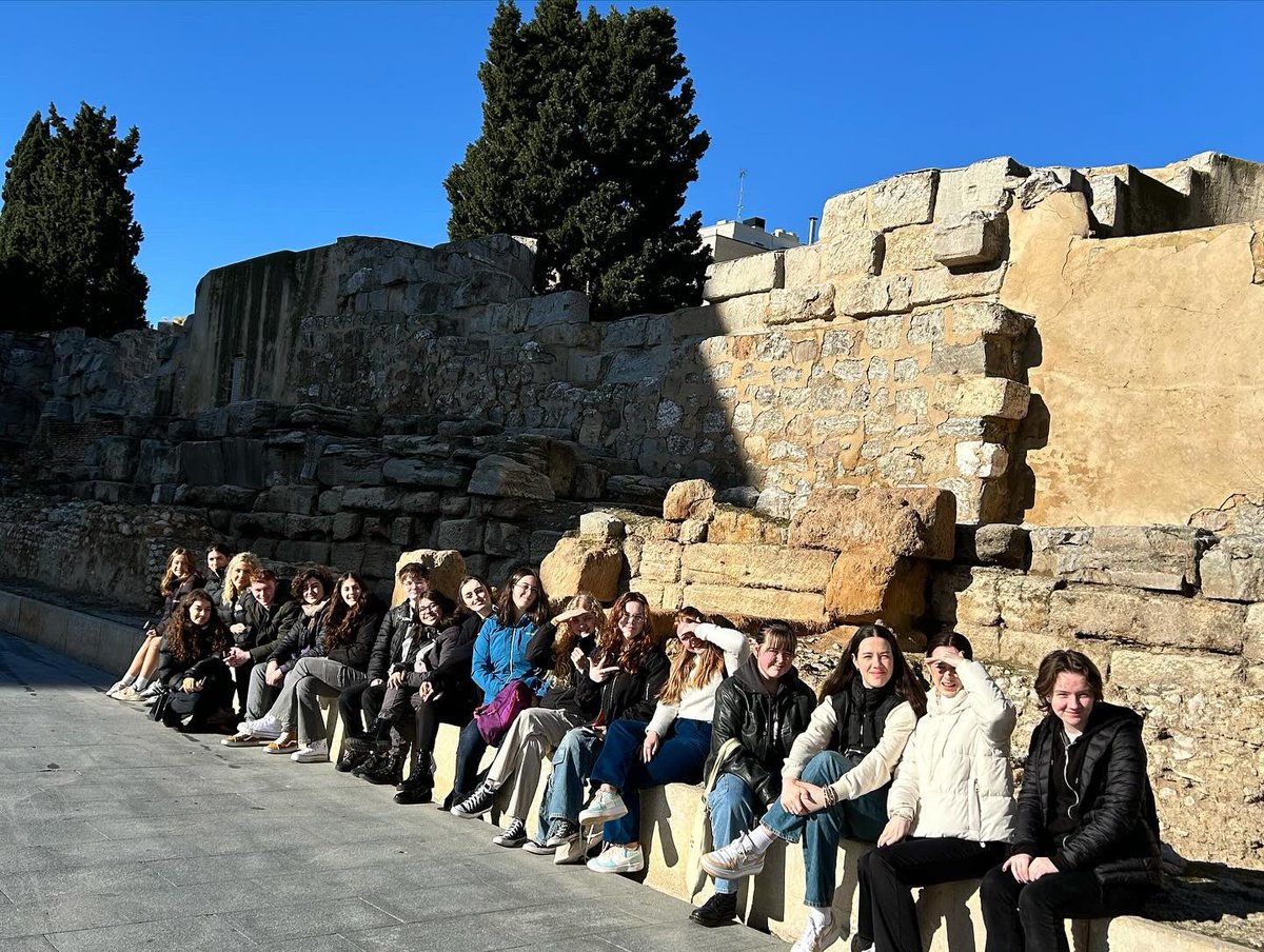 Un día estupendo de vuelta por Zaragoza.. la Basílica del Pilar, los restos romanos, el mercado central, chocolate con churros ☕️ y el museo de origami.. todos estamos muy contentos 😎😁@IesServet <a href="/BanAcademyNews/">Banbridge Academy</a>