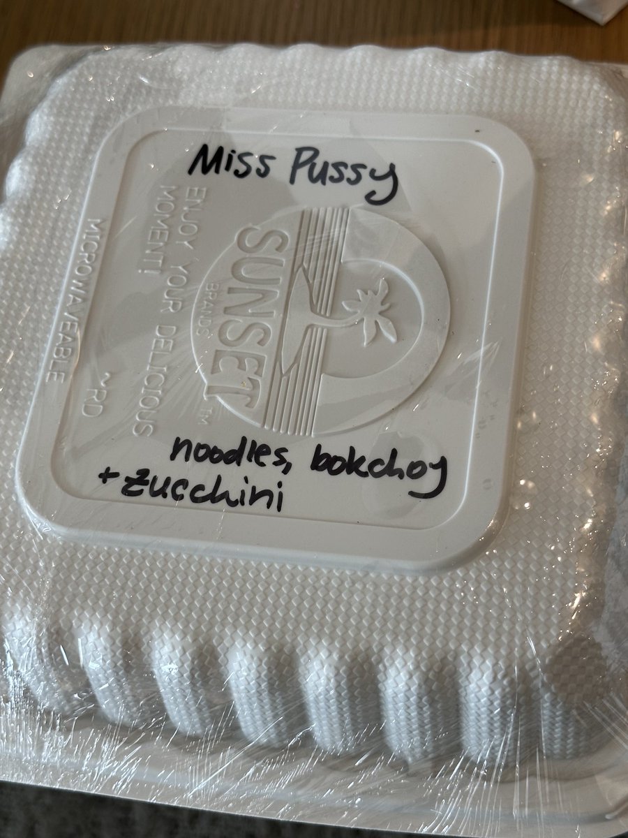 Miss Puss tweet media