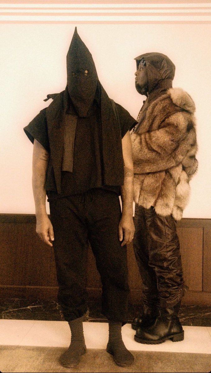 allkanyewest's tweet photo. KANYE AND PLAYBOI CARTI

THREAD: https://t.co/E2I5aVeDSx