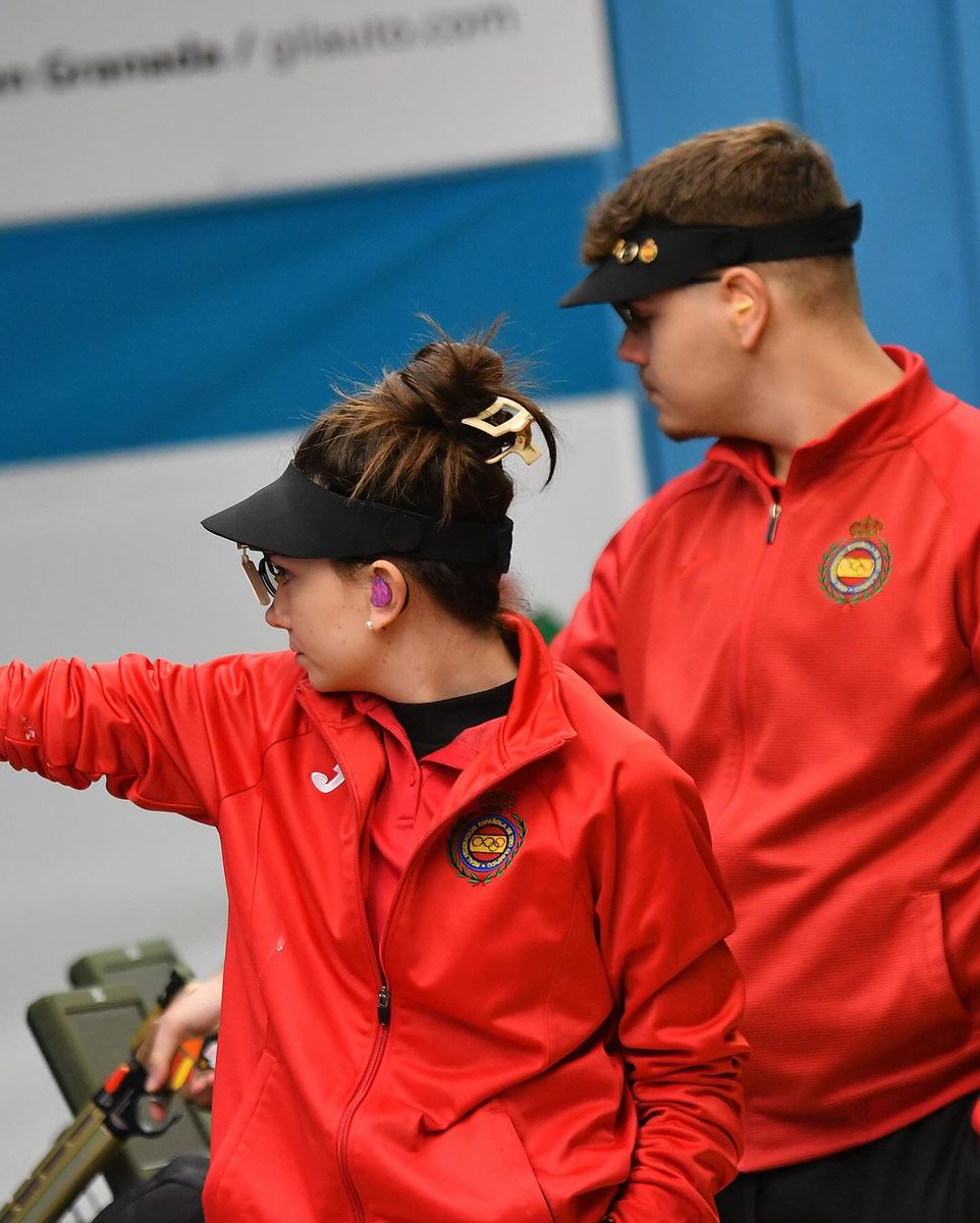 🔫 #Tiro World Cup Granada 🇪🇸

10m Pistola Junior mixto ♀️♂️

🥉 Carla Caballero/Lucas Sánchez (<a href="/GG_LucasST/">LUCAS.ST99</a>) 🇪🇸

La pareja española se hace con una buena medalla de 🥉bronce , en una prueba dominada por Georgia 🇬🇪 que se llevó oro y plata.