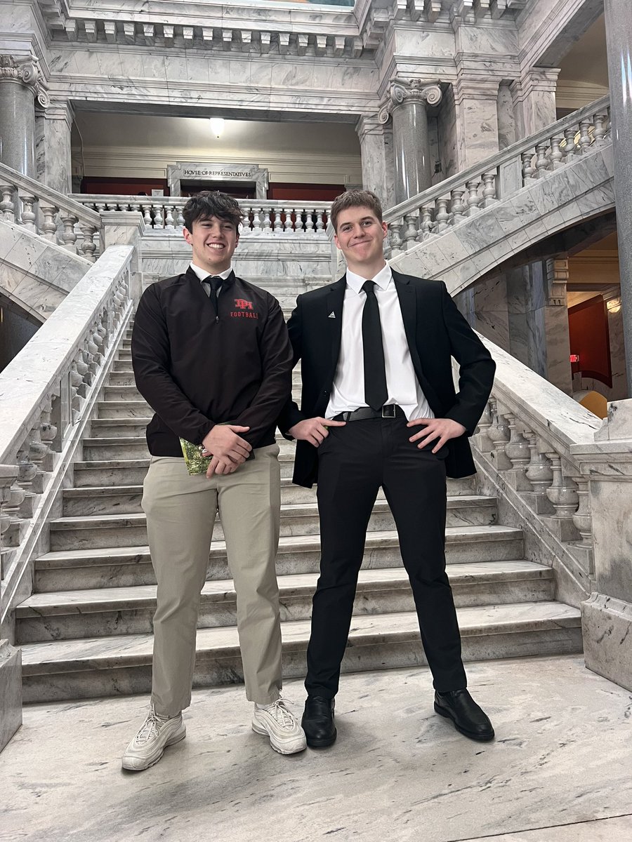 dixie_business's tweet photo. Student Leadership Day at the Capital @DixieHeightsHS https://t.co/77OKLxeg0j