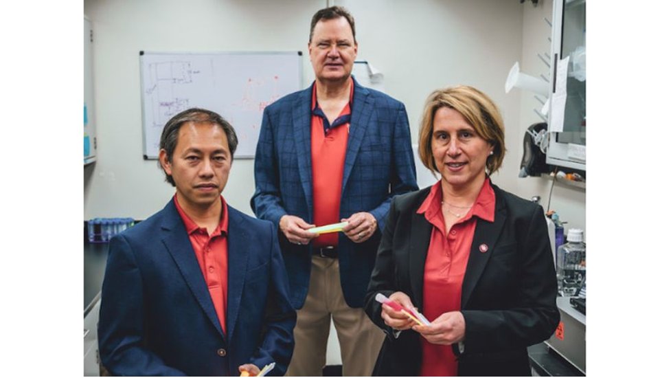 UHEngineering's tweet photo. Exciting news! Cullen College researchers are using glow sticks to detect biothreats &amp; viruses! 
Check out their groundbreaking work on Fox News! 
https://t.co/uimeCJMeHL

#EngineeredForWhatsNext #CoCoogs #ChBE https://t.co/bO8RXa80NM