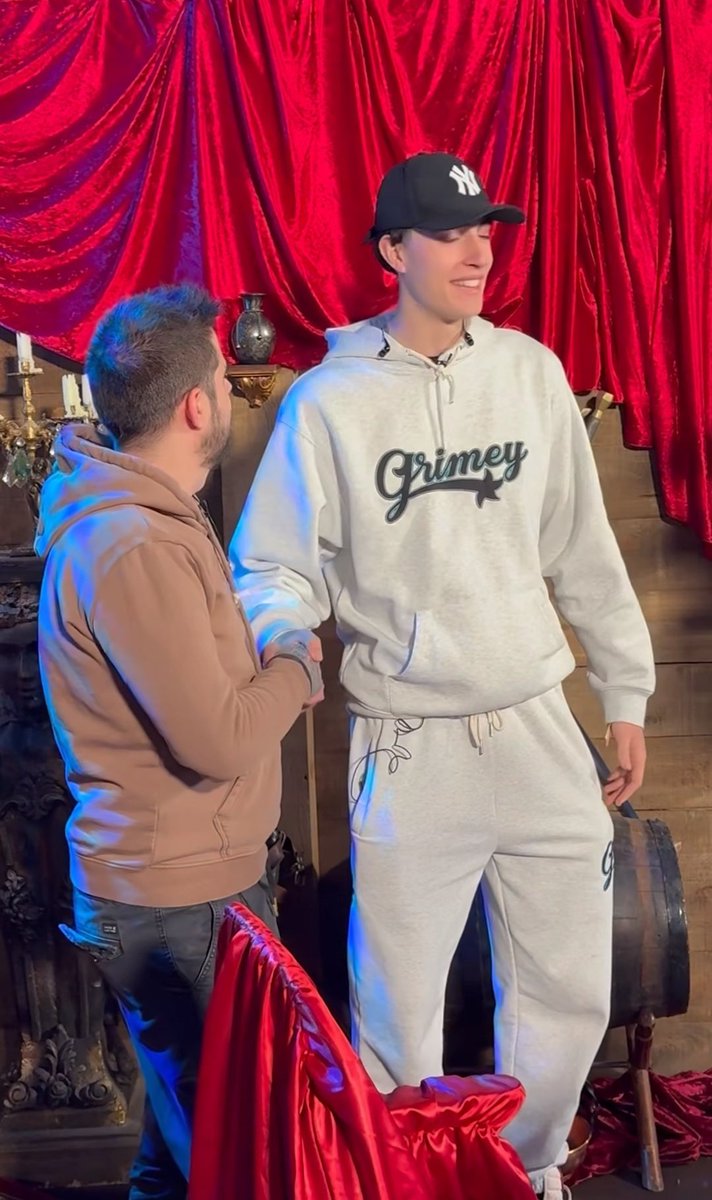 Auron soy yo hablando con cualquier persona que mida más de 1.70