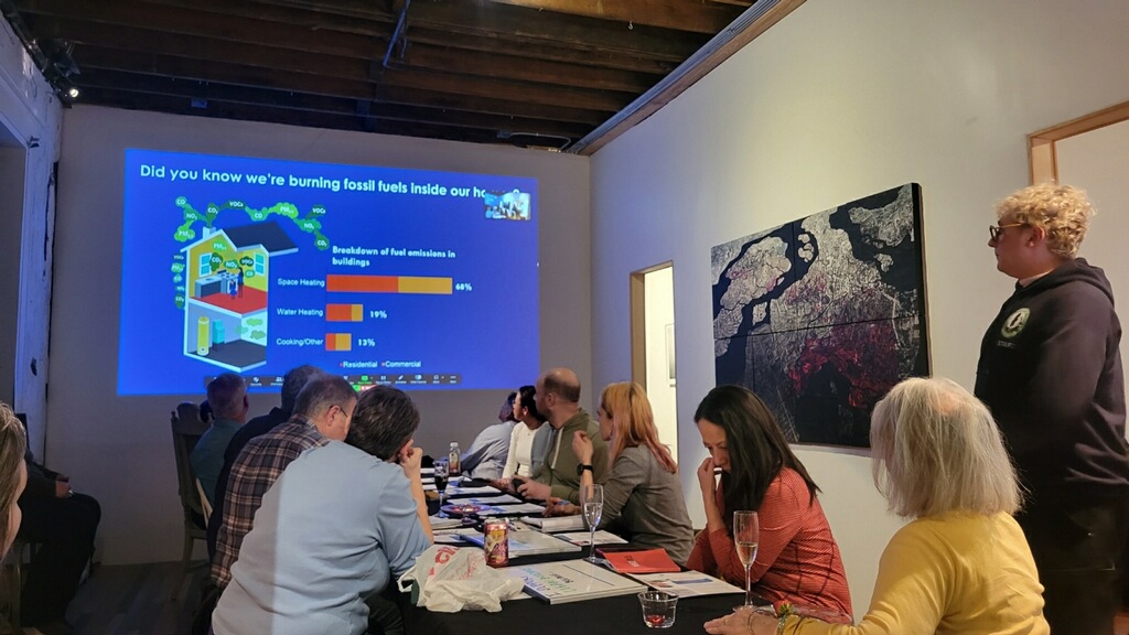 SierraClubIL's tweet image. We had a great time last week with @the48thward, @46thWardChi, @EdgewaterEnvCo, @ONENorthside, &amp;amp; @cubillinois discussing how making the switch to #CleanHeat is good for our health, wallet, &amp;amp; the planet! 

Why do YOU think it's time to #ElectrifyChi?⚡️