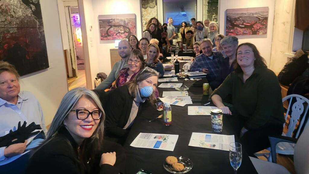 SierraClubIL's tweet image. We had a great time last week with @the48thward, @46thWardChi, @EdgewaterEnvCo, @ONENorthside, &amp;amp; @cubillinois discussing how making the switch to #CleanHeat is good for our health, wallet, &amp;amp; the planet! 

Why do YOU think it's time to #ElectrifyChi?⚡️