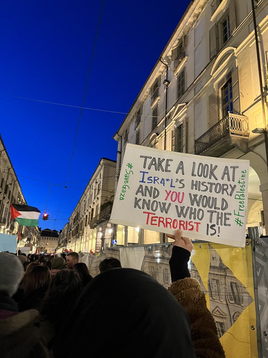 testasullescale's tweet photo. oggi a torino davanti la sede della r4i. ✊🏻🇵🇸🇵🇸🇵🇸 https://t.co/beQ9pWODNc