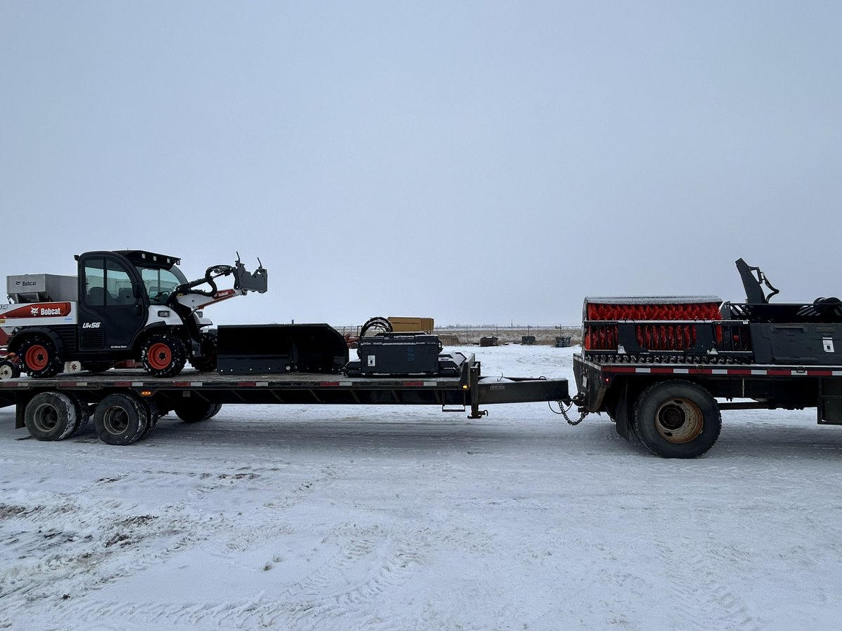 The Bobcat UW56 Toolcat can be used for many different applications with all the attachments that are available. Yesterday we delivered this UW56 with 7 attachments!
#bobcat #onetoughanimal