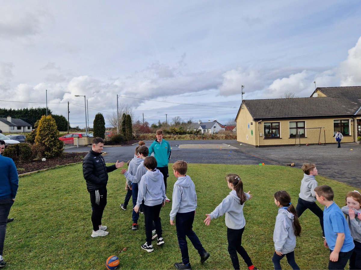 Thanks to <a href="/MayoGAA/">Mayo GAA</a> senior footballers David McBrien and Paul Towey for visiting us today on their mid term break. The children enjoying showing off their skills and chatting to the lads. <a href="/MayoCnmB/">Cum na mBun MhaighEo</a>