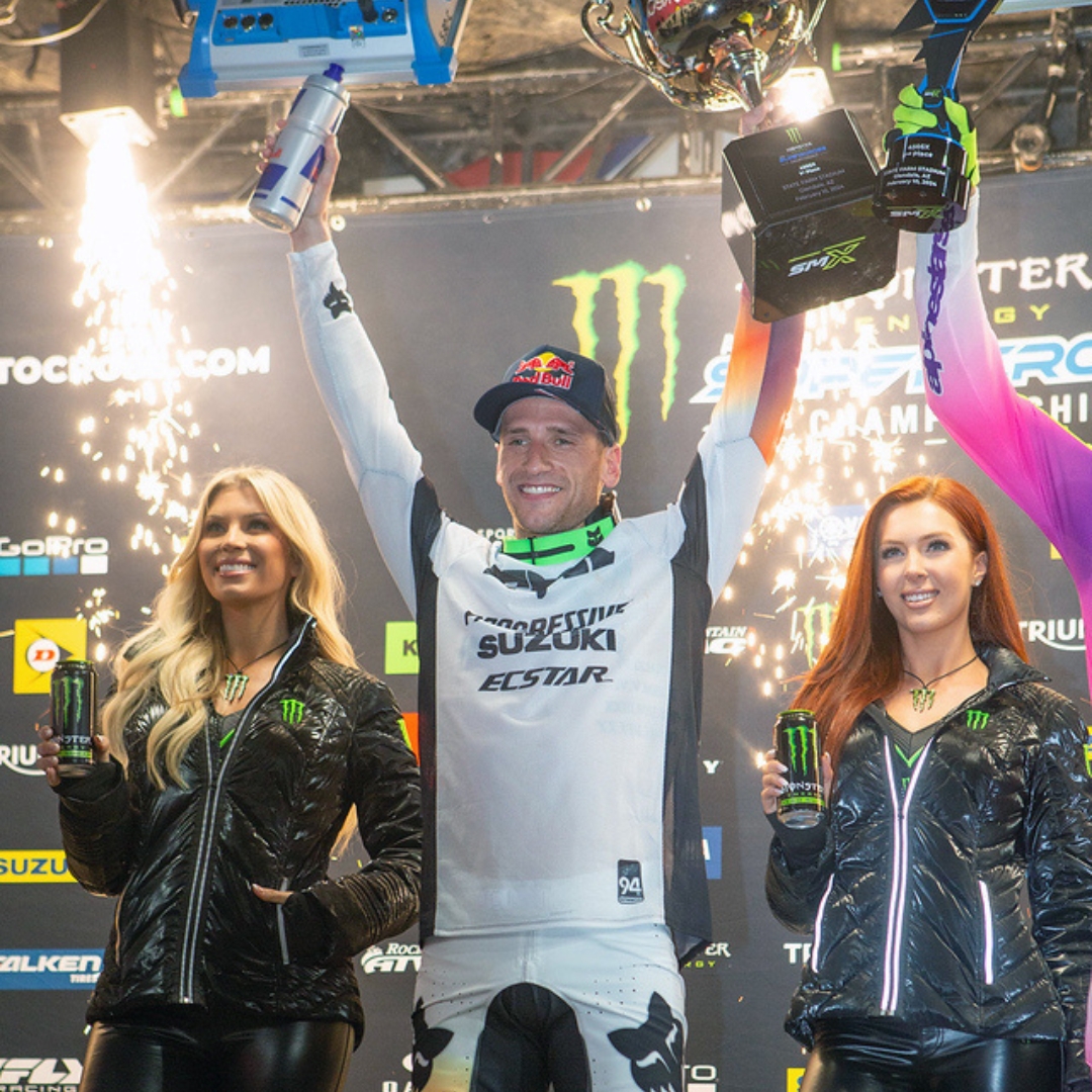 SuzukiBikesUK's tweet image. Ken Roczen took the holeshot and victory in Glendale over the weekend 🏆

A record-breaking crowd were treated to a masterclass by Roczen aboard his RM-Z450 as he led every lap of the main event and closed the gap at the top of the championship to 15 points! #Supercross #RMZ450