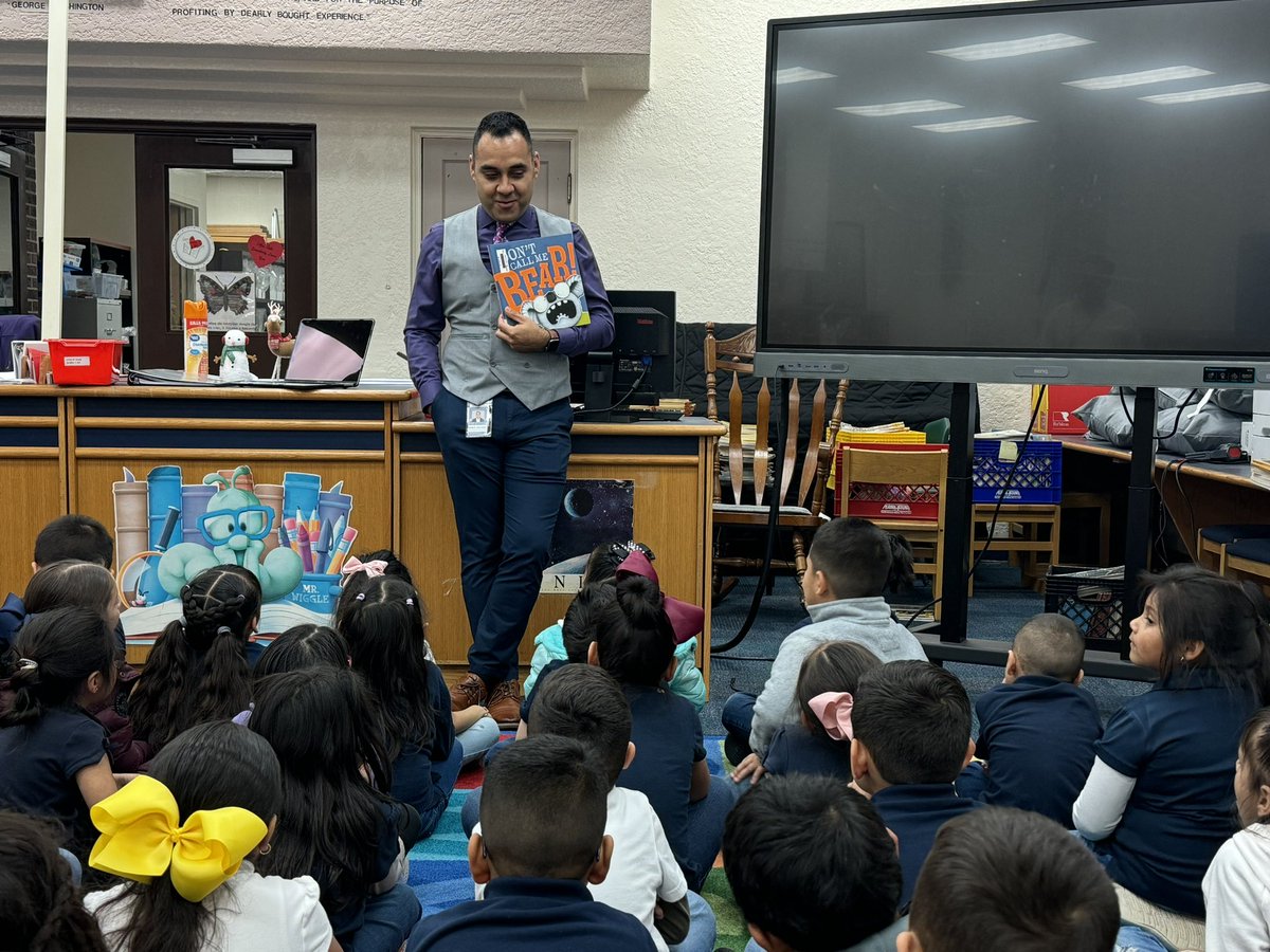 📚 Today, we were fortunate to have Mr. De la Cruz as a celebrity reader for our students! We're so grateful for his time and for inspiring us with the reminder that readers truly are leaders.🌟@principal_008 @mannydlc2 @CortezLupe1 @ChrisjBarksdale @katy_anne_myers @FortWorthISD