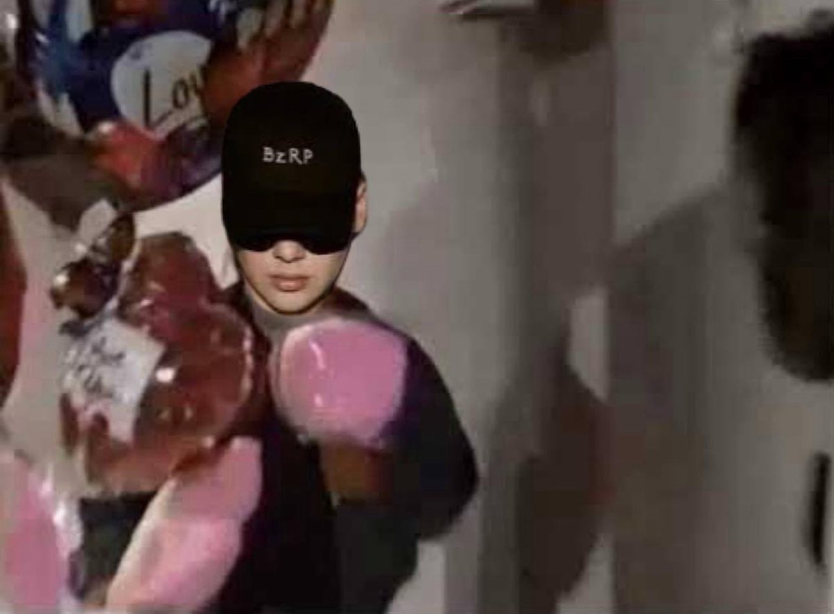 *termina la relación entre Nicki y Peso*
    
Bizarrap: Escuché que te fueron infiel, ¿hacemos una canción?