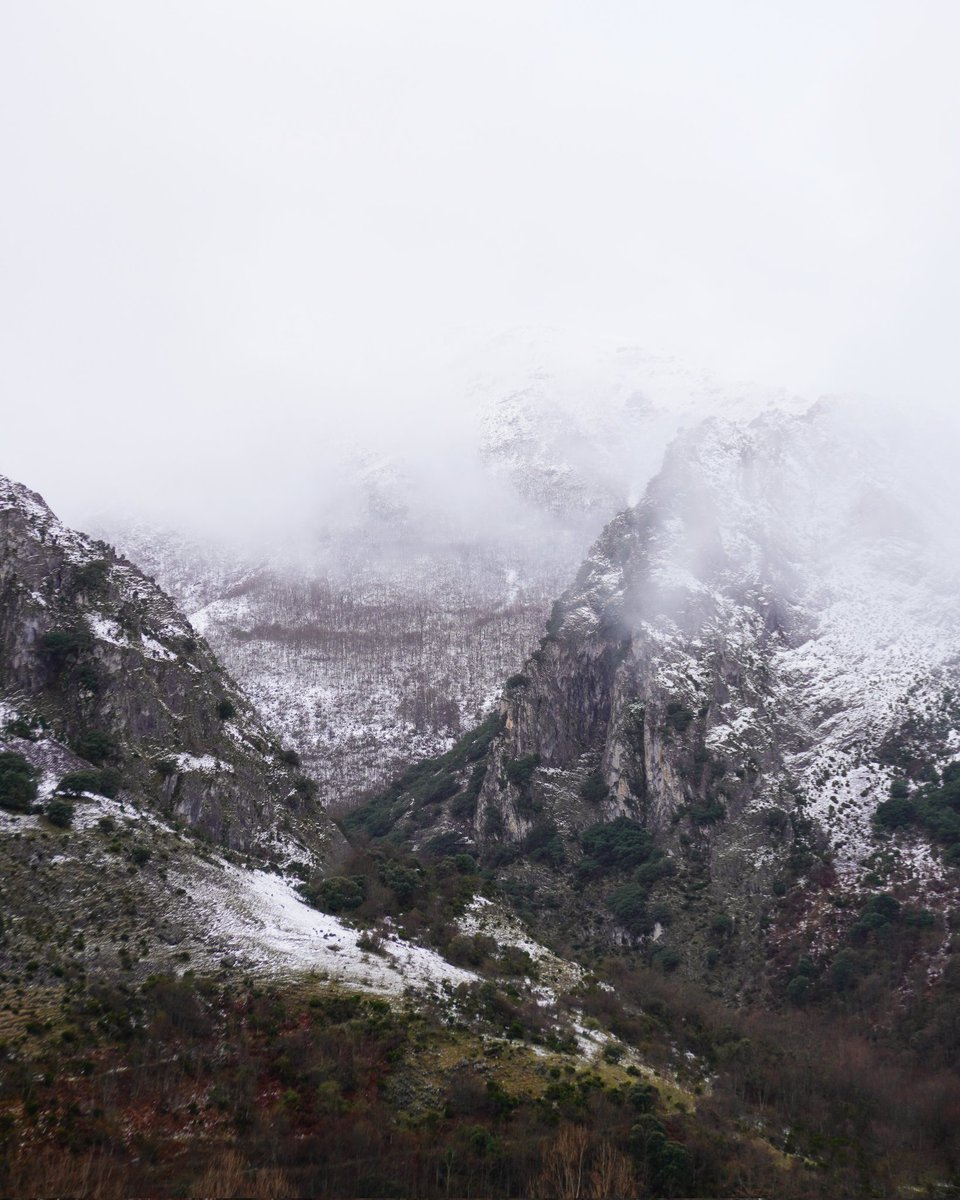 fogarmozarabe's tweet photo. Volvió el invierno a nuestras montañas ❄️🤍 #valledelsilencio https://t.co/O6Jph7GRIn