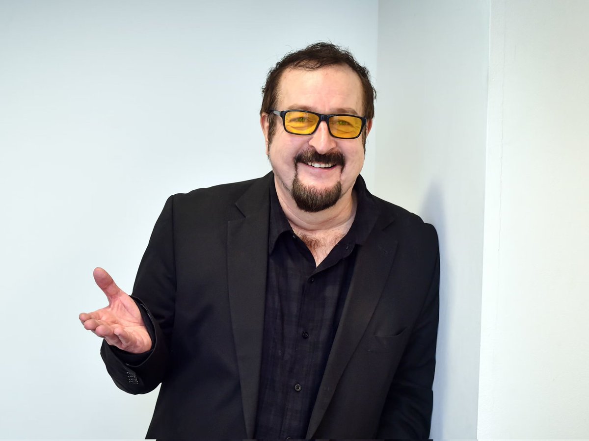 AHaglington's tweet photo. #RIP #SteveWright
Such a sad loss.
Will always remember pulling in the car to listen in hysterics to #AskElvis on #Radio2, where Steve would get viewers to ask #Elvis complex questions such as what screws to use, or where to go on holiday, or how to mow a meadow!
#ManyLaughs π» https://t.co/jaTYOvLOC0