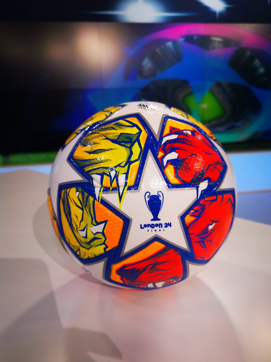 Alexis_Pambos's tweet photo. 1η Ιουνίου όποιος τη στείλει περισσότερες φορές στα δίχτυα, κερδίζει την κούπα με τα μεγάλα αυτιά. Μέχρι τότε θα είναι θρονιασμένη στο στούντιο της Cytavision! Όσοι πιστοί... ξέρετε: ραντεβού στις 21:00! UEFA Champions League is back!!! https://t.co/Gol3Tzr3qo