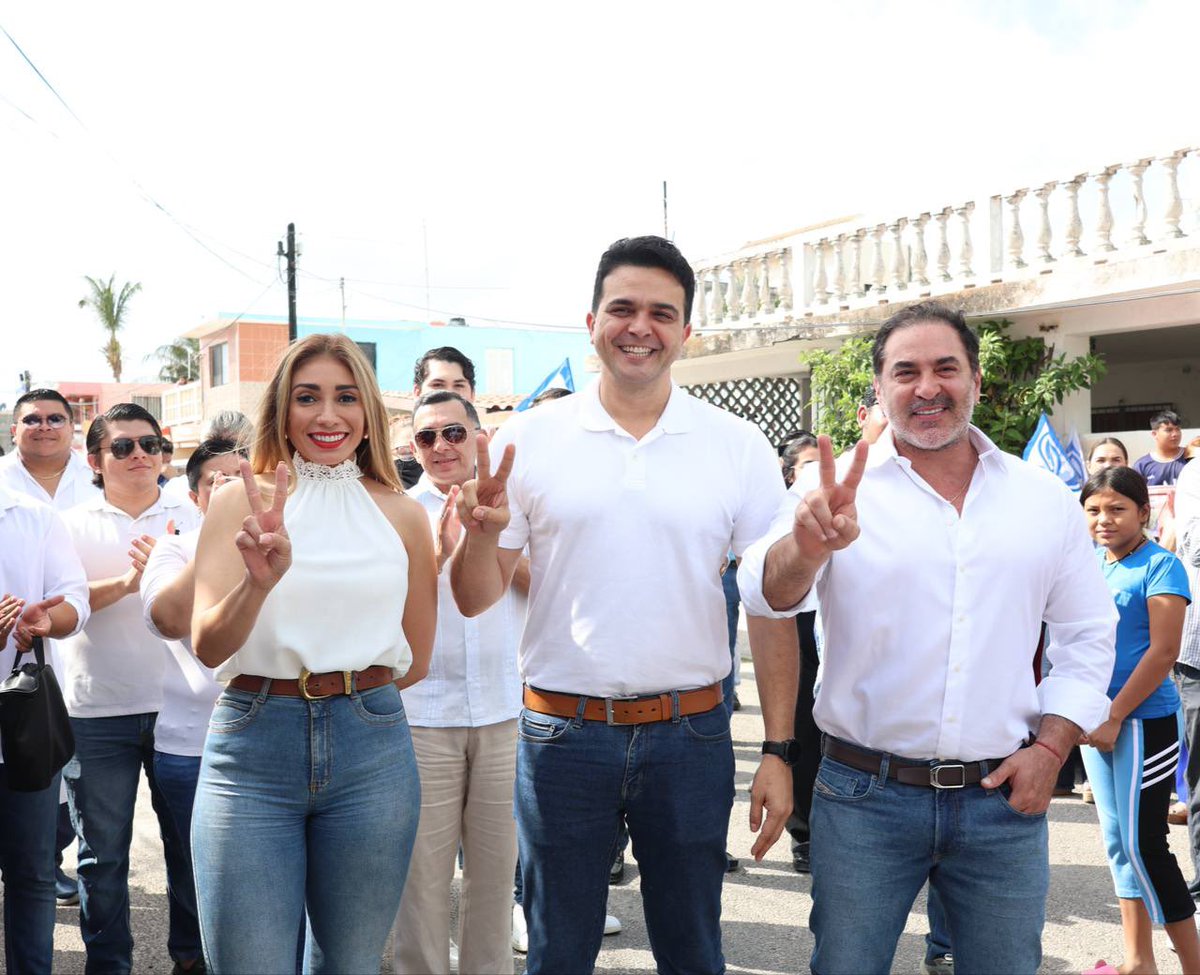 JULIANZACARIASC's tweet photo. ¡VAMOS CON TODO! 💪🏼

Enhorabuena amigo @ErikRihani por tu registro como candidato a la Alcaldía de #PROGRESO. ¡El #EquipoProgreso está más fuerte que nunca! https://t.co/ae8s7i0rsp