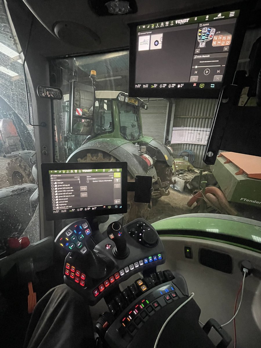 JamesWhatty's tweet photo. One variable rate unlock code and a few calls to @HarryRabbetts later we are ready for the #kingsbarn winter barley wholecrop. 

@omniauk NDVI going to vary the first split +\- 30kg N , https://t.co/Kjs5tAGTDW