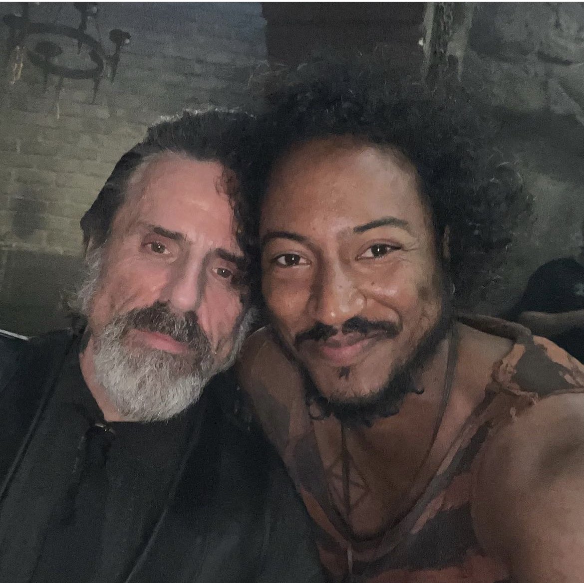 sambaschutte's tweet photo. Today’s Crew Shoutout: the unequalled Con O’Neill who plays Izzy🏴‍☠️ Part 1, because there’s more great shots. Also spoilers☠️ Oh and flipping me off just means ‘I love you’….⚔️
#OurFlagMeansDeath #ofmdseason2 #bts https://t.co/jjnGtKmXT7